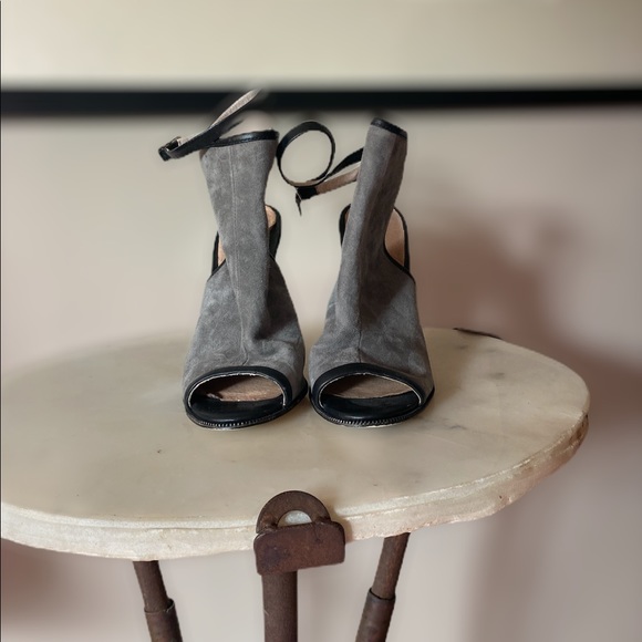 Maiden Lane grey suede peep toe. ❤️ - Picture 3 of 4
